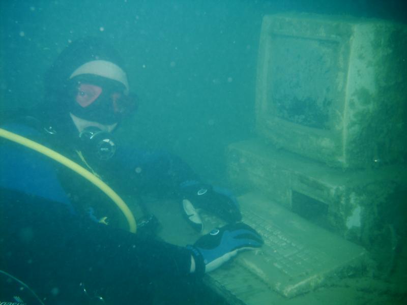underwater computer.jpg